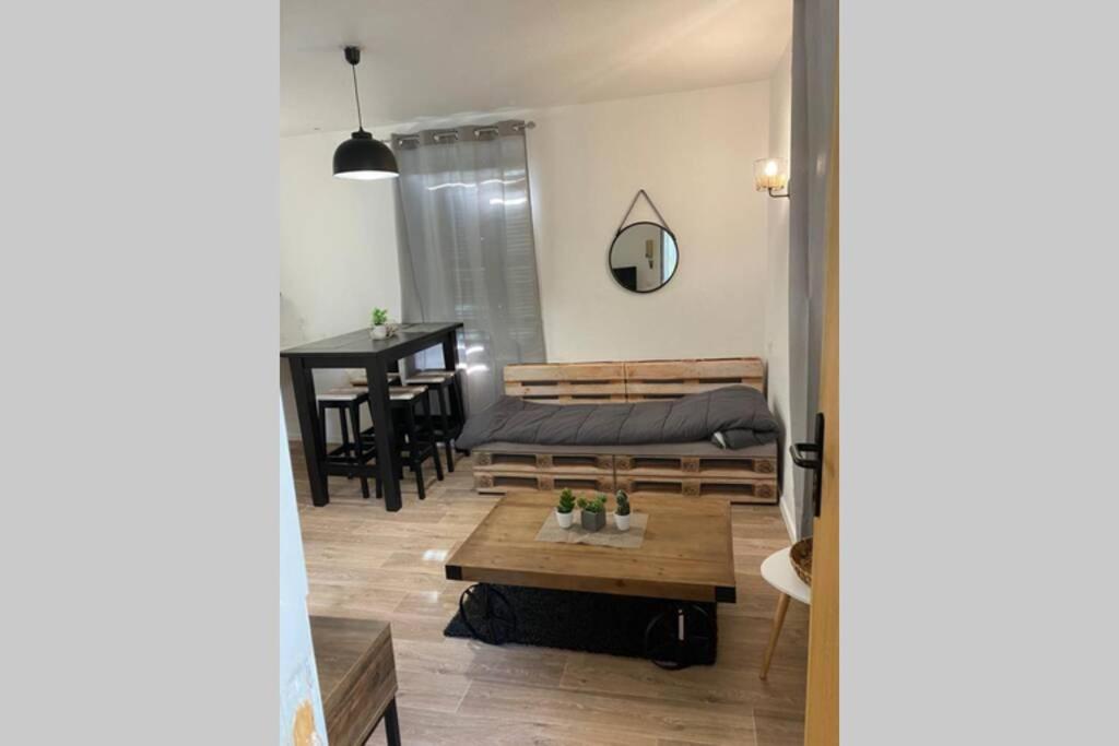 Ferienwohnung Charmant Petit Studio Au Coeur De Figeac Exterior foto
